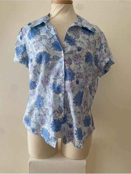 Liz Claiborne Tops - Liz Claiborne Light Blue Floral Short-Sleeve Button Down